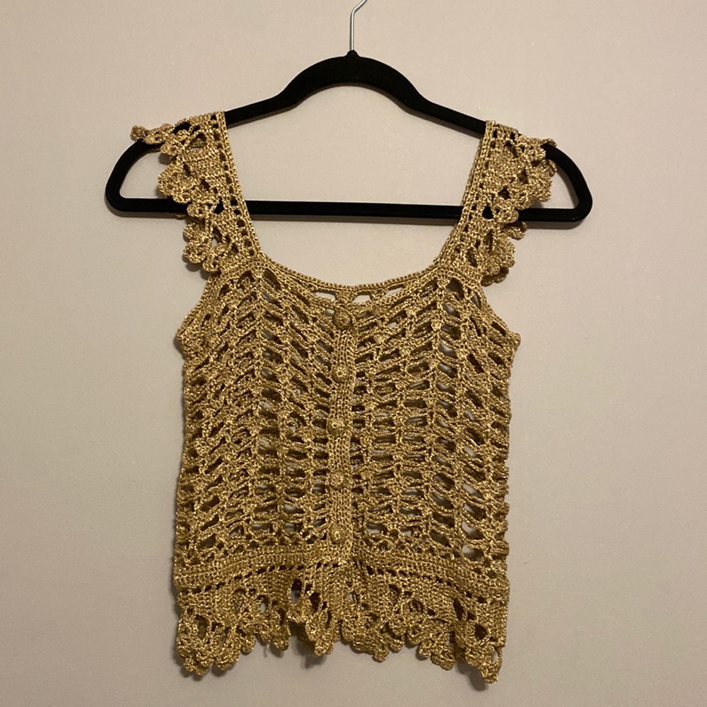 Scoop neck XS vintage gold knit with durable round buttons